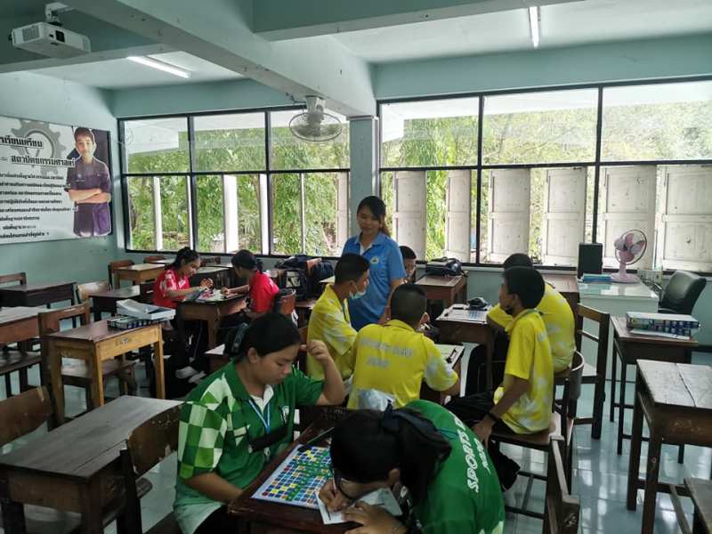 ภาพบรรยากาศการเล่นกระดาน A-Math ในคาบเรียนชุมนุม
