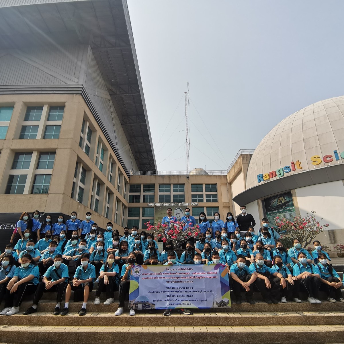 โครงการทัศนศึกษาห้องเรียนพิเศษวิทยาศาสตร์-คณิตศาสตร์ (Gifted)และห้องเรียนภาษาอังกฤษ (Smart mini Enging program) วันที่ 23 มีนาคม 2564 ณ ศูนย์วิทยาศาสตร์รังสิต ธัญบุรี&nbsp;ปทุมธานี